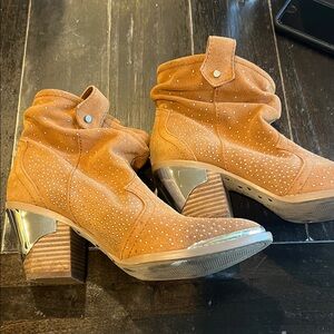 Giani Bini Tan Ankle Boots with Silver Heels